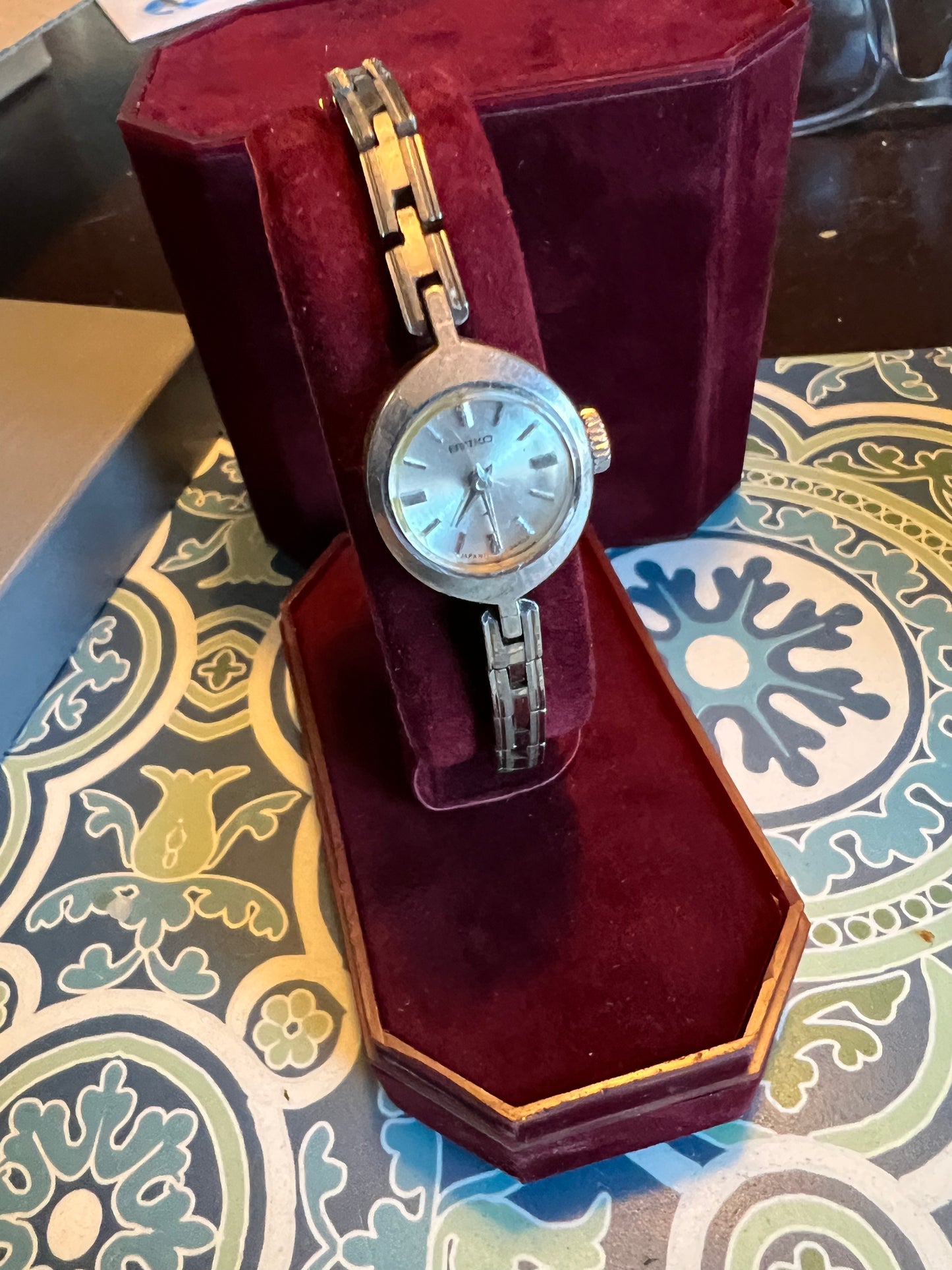 Dainty Seiko vintage 1960’s mechanical watch runs perfectly b6