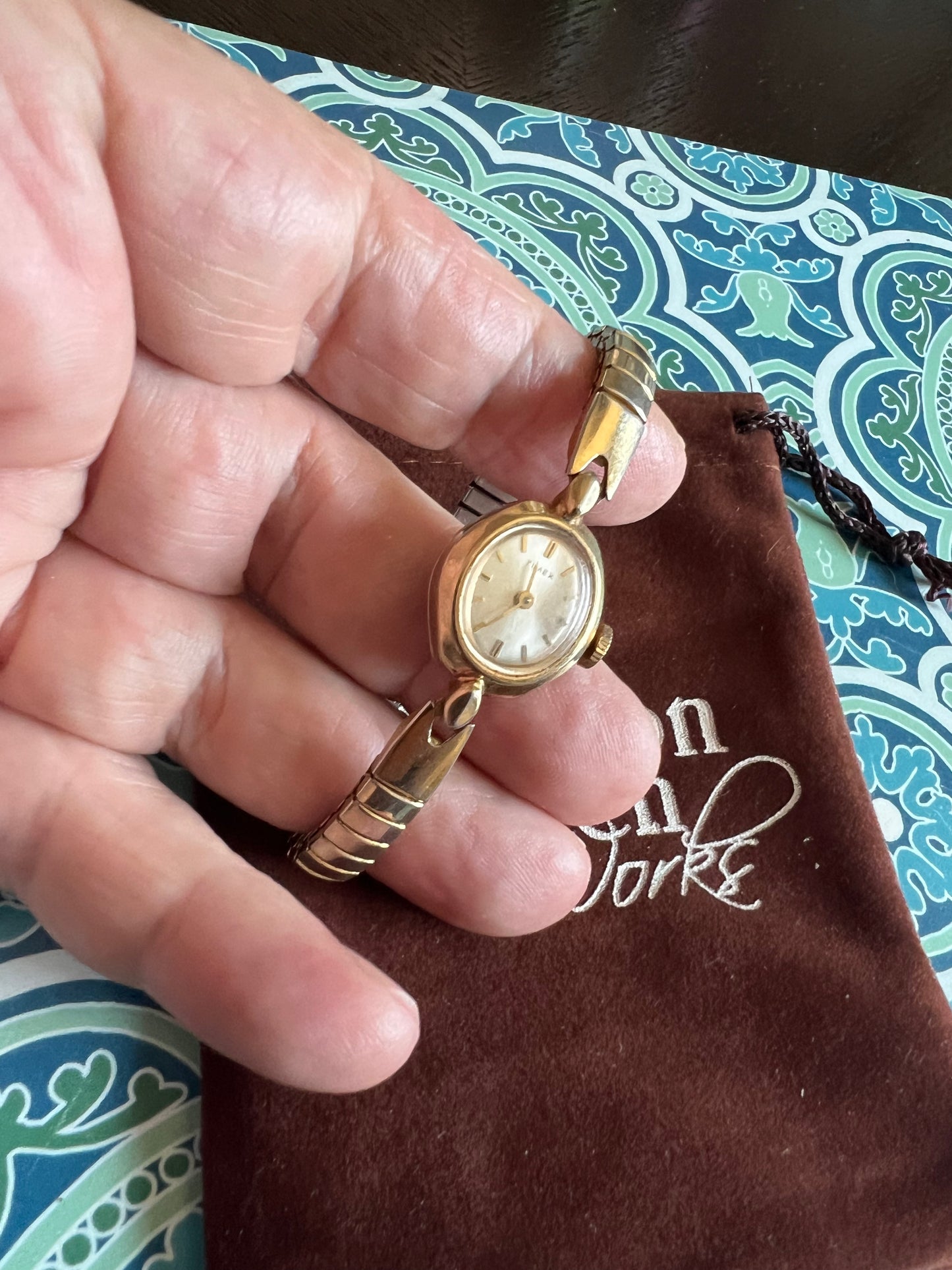 Vintage small dainty Timex gold tone winding watch. B6