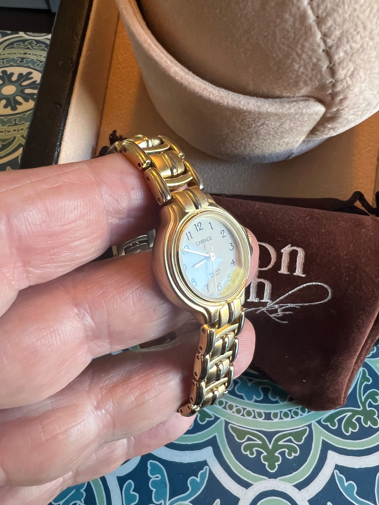 Ladies dainty, small vintage gold tone Carriage watch B8
