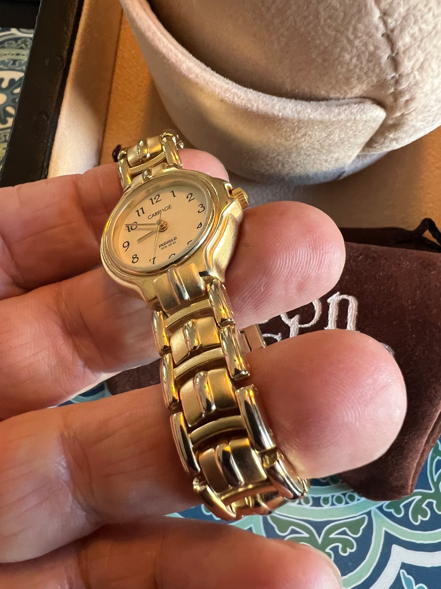 Ladies dainty, small vintage gold tone Carriage watch B8