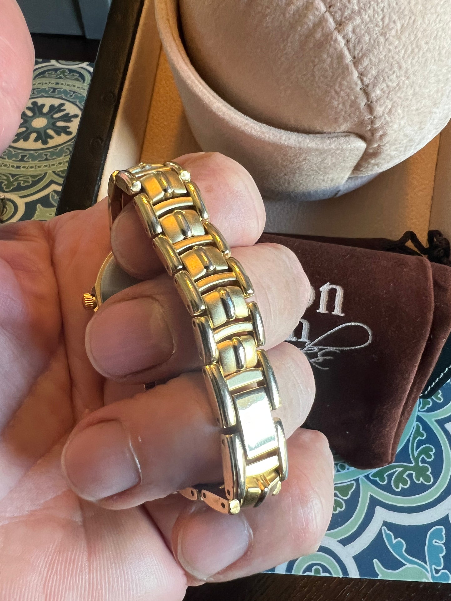 Ladies dainty, small vintage gold tone Carriage watch B8