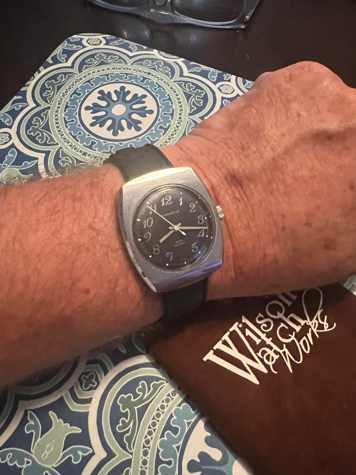 1970 Caravelle men’s winding watch. Excellent condition, Tropic style strap, runs perectly. B8