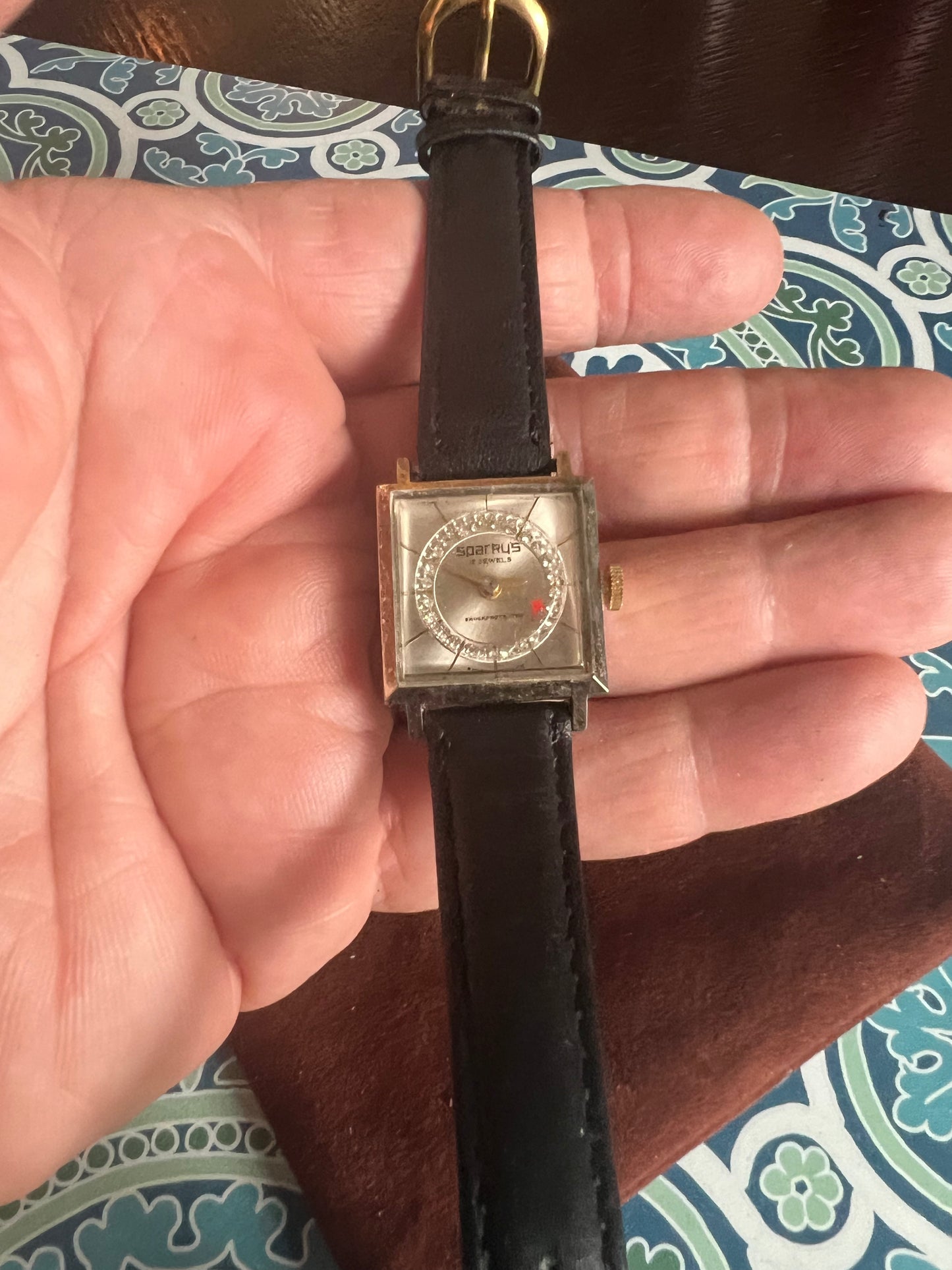Ladies dainty Vintage Swiss winding unique watch B8