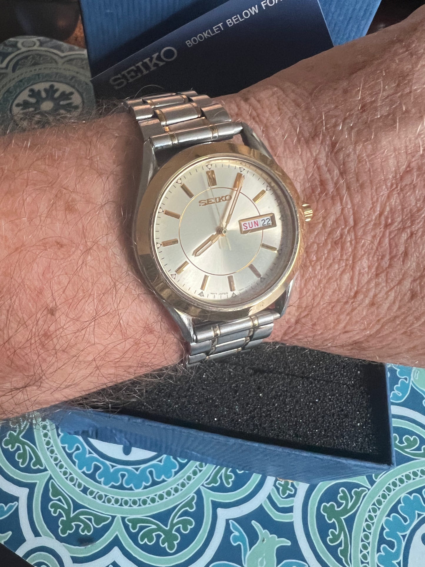 Men’s Seiko two-tone dress watch with box 7N43-8820. B8