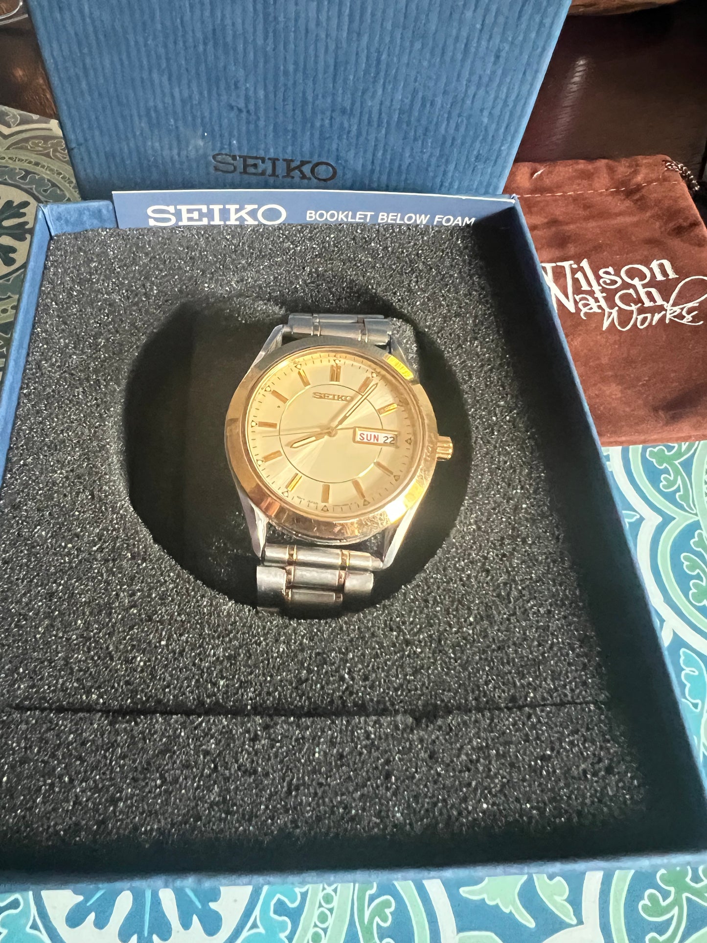 Men’s Seiko two-tone dress watch with box 7N43-8820. B8