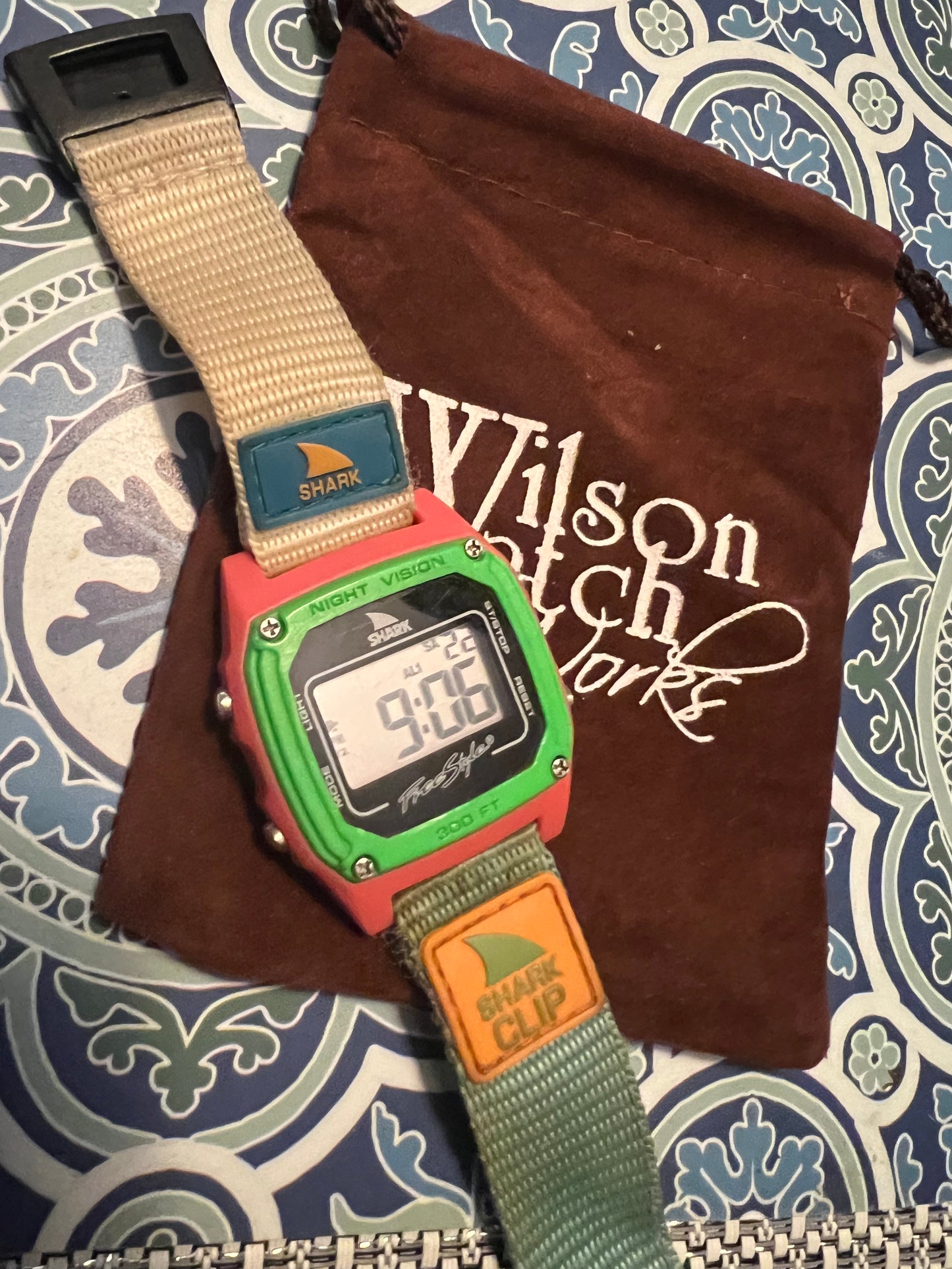 Freestyle 90’s shark clip watch green pink