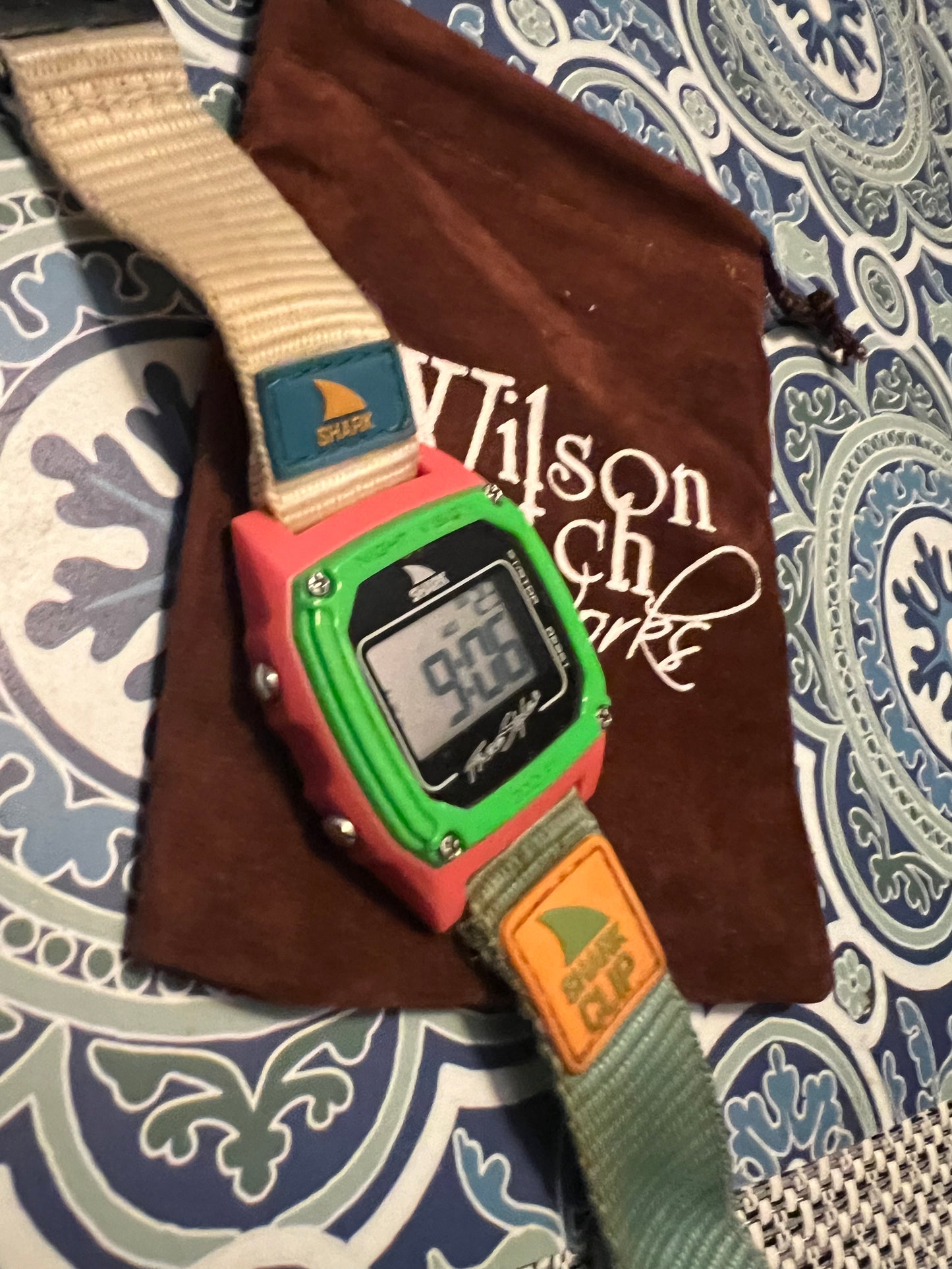 Freestyle 90’s shark clip watch green pink