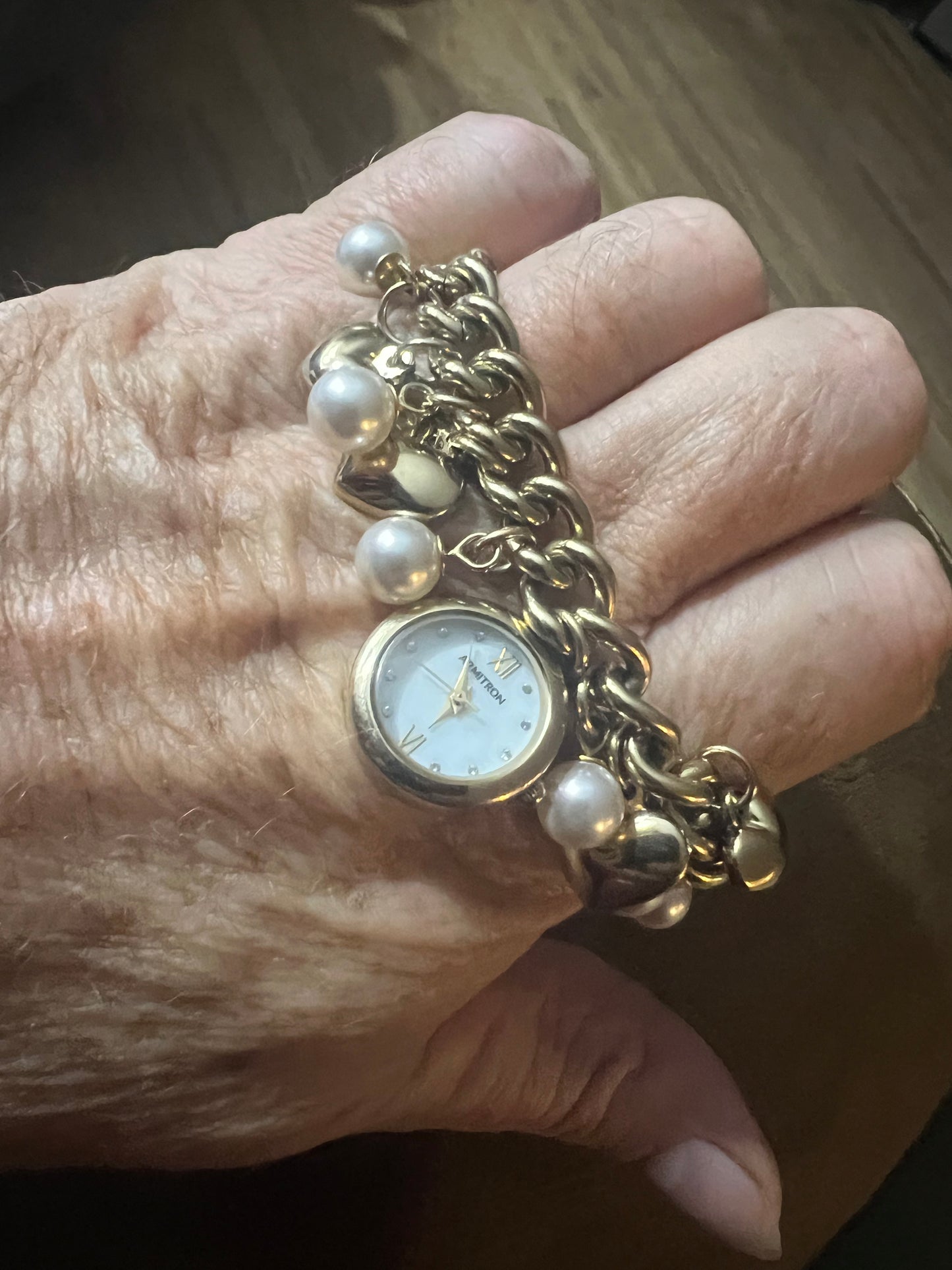 Chunky dangle ladies watch with “Pearl” accent and golden hearts Armitron 7516. New battery. Comes with gift bag