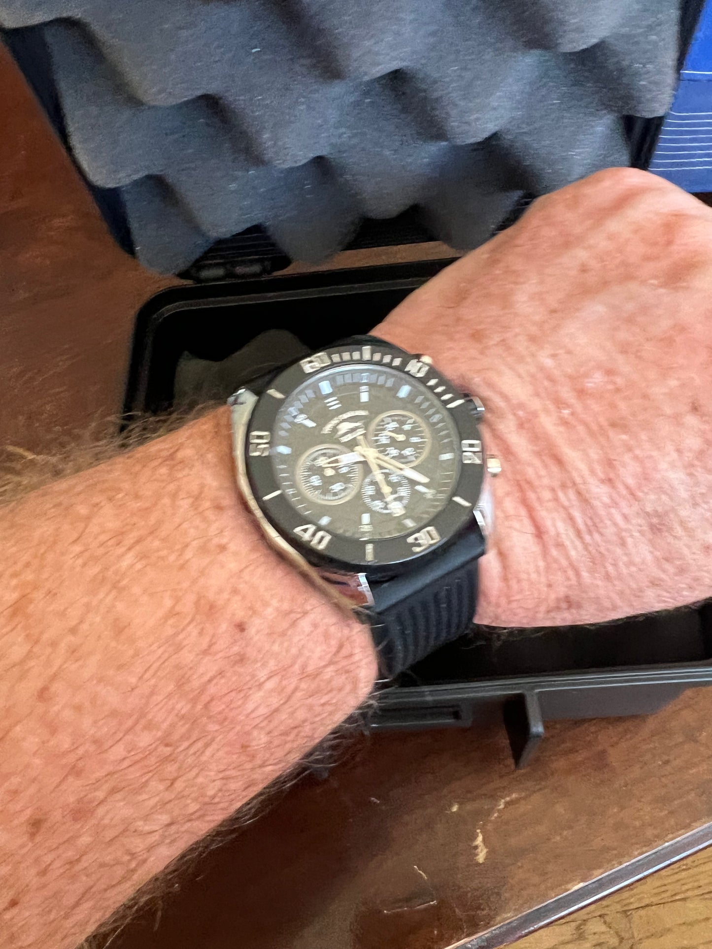 Tommy Bahama men’s Relax Chronograph diver watch