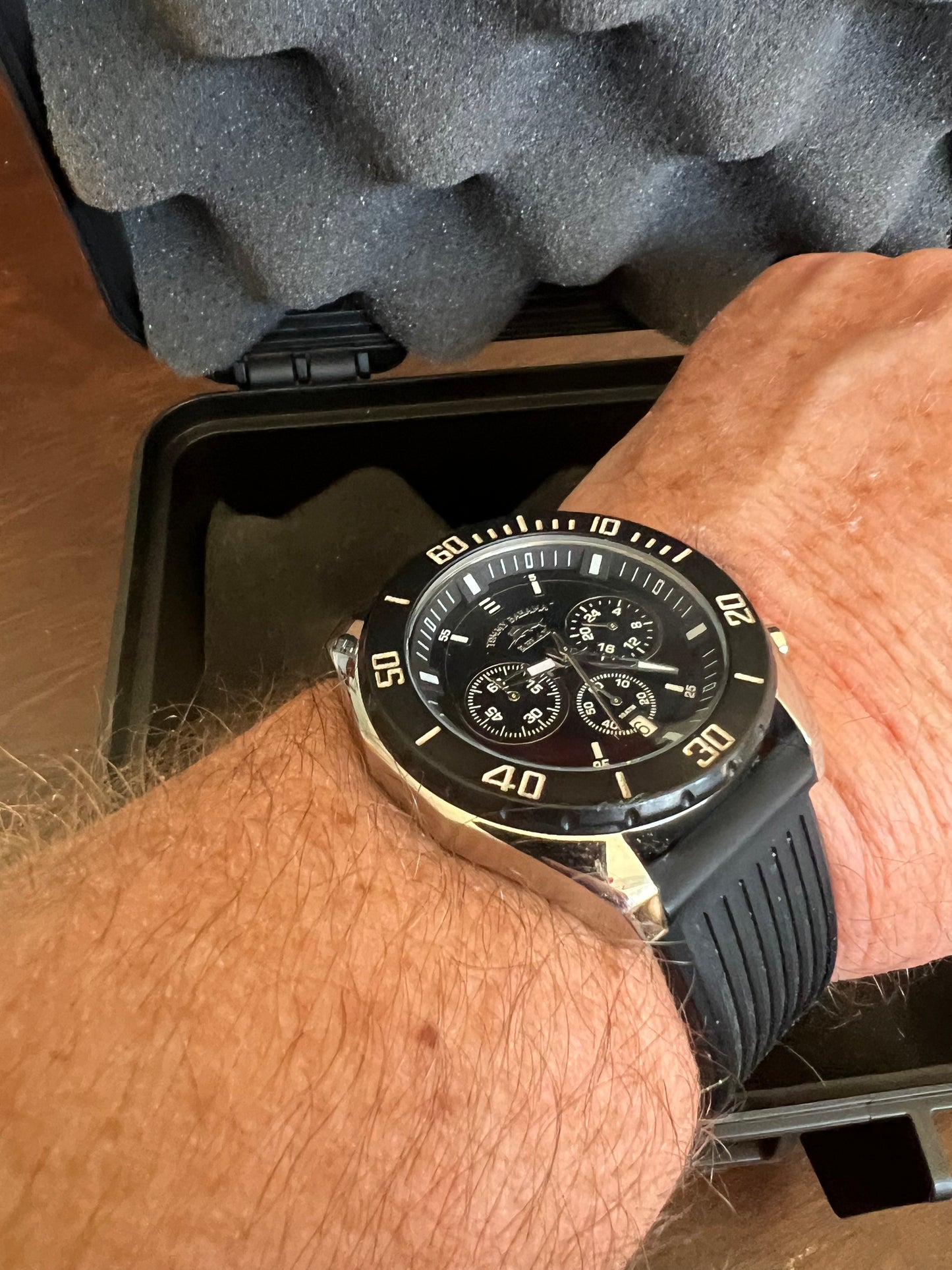 Tommy Bahama men’s Relax Chronograph diver watch