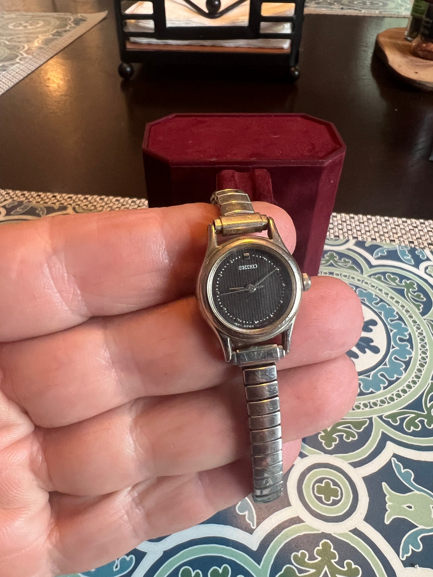 Seiko dainty ladies watch silver tone charcoal dial