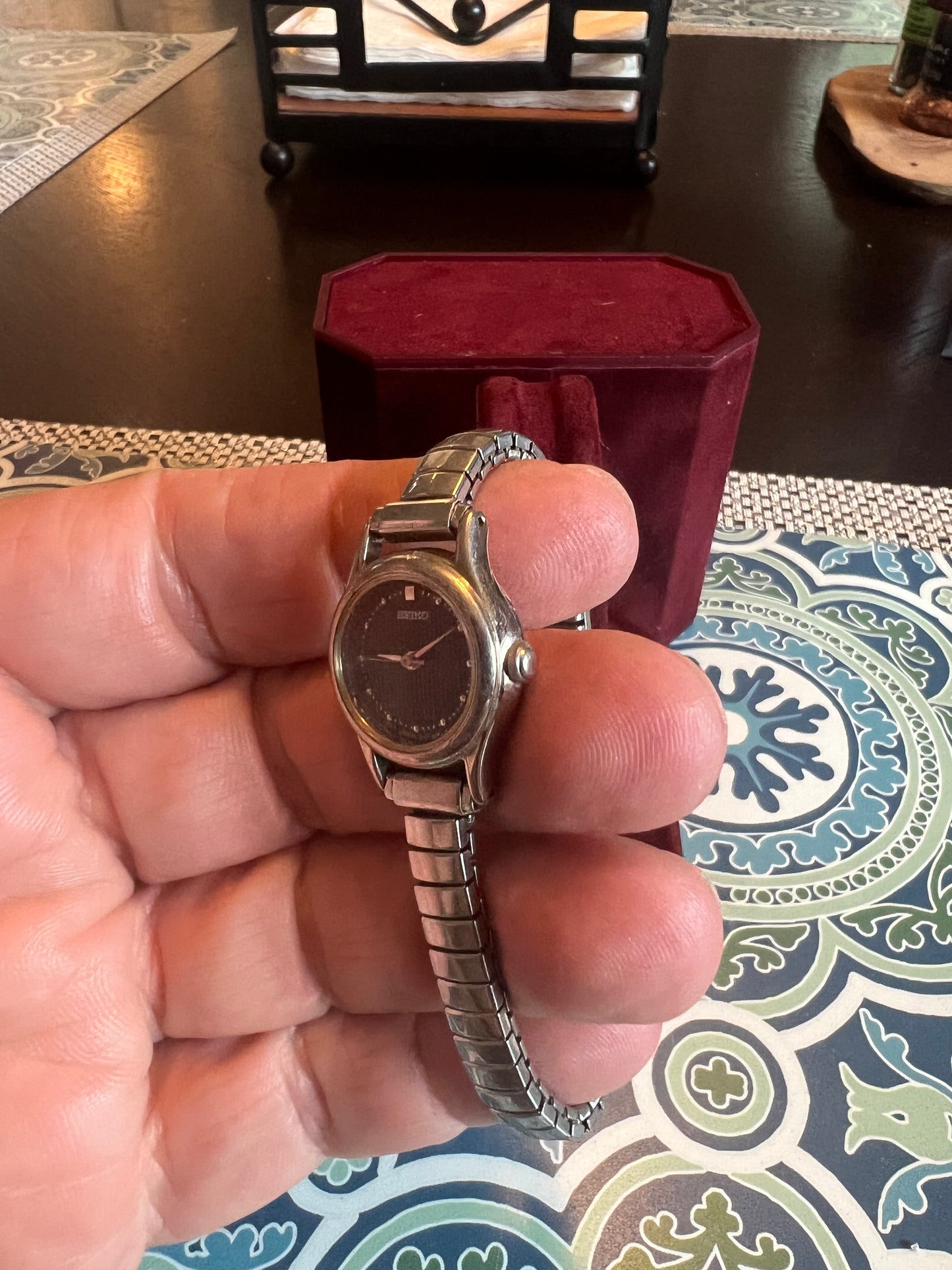 Seiko dainty ladies watch silver tone charcoal dial