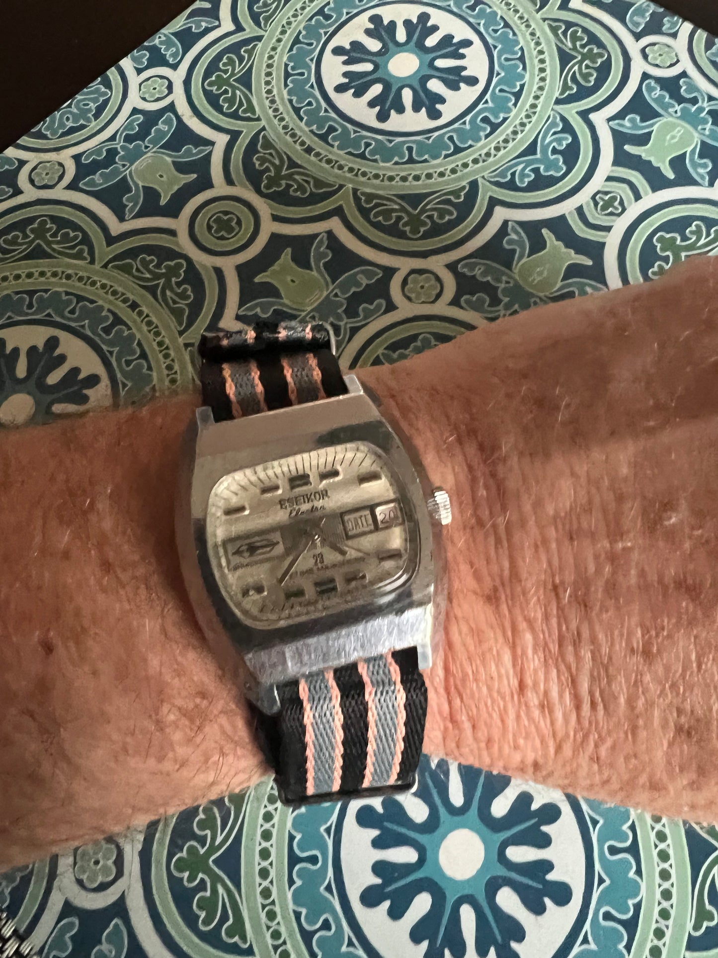 Men’s 1955 Eseikor winding watch