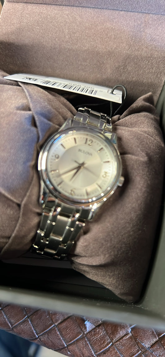 Ladies Bulova 96L watch new in box
