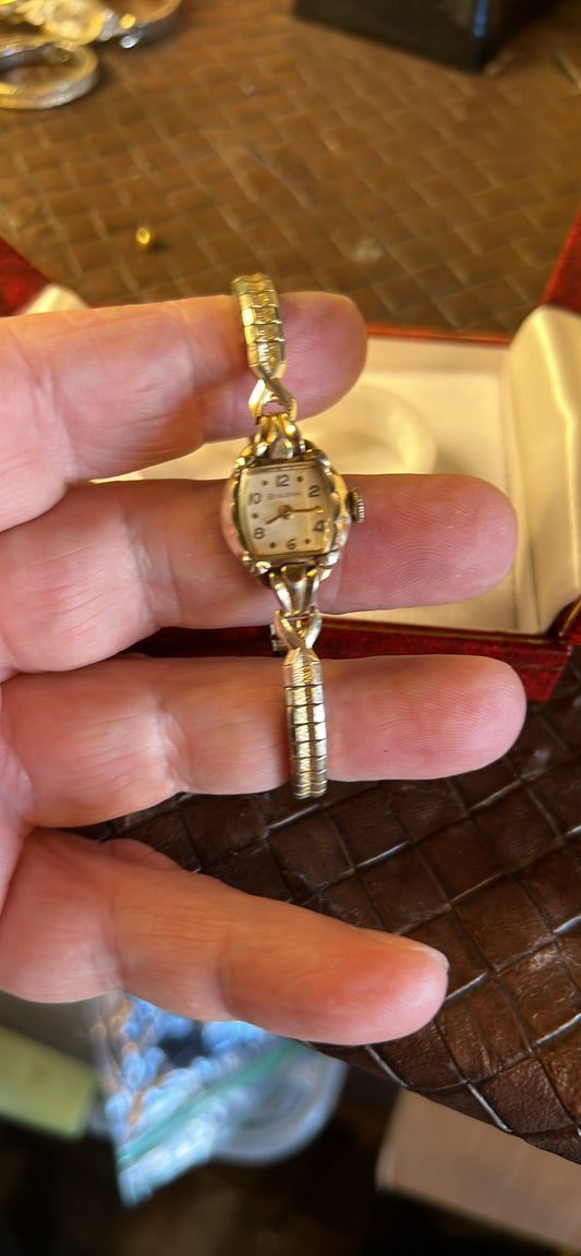 Dainty vintage ladies Bulova winding watch in box runs great