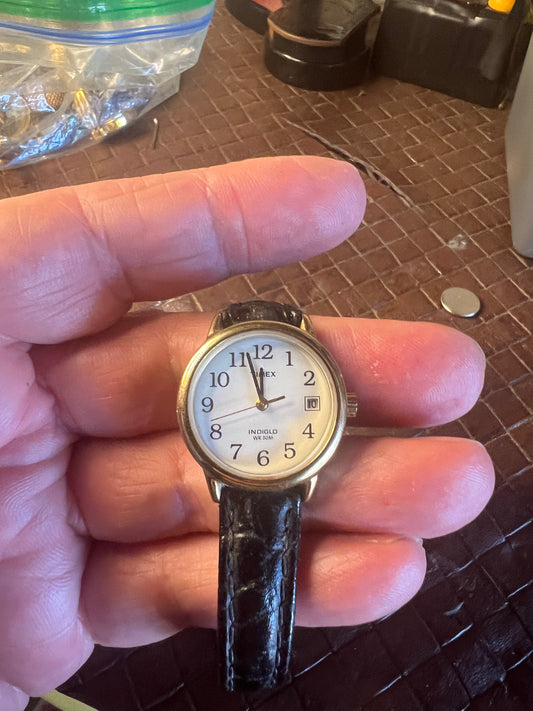 1989 ladies Timex indiglo. Ne battery runs perfectly. Comes with gift bag