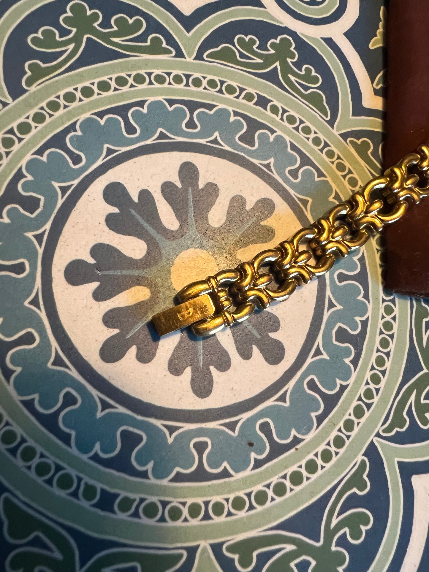 Ladies vintage Bulova gold tone diamond accent dainty watch b6