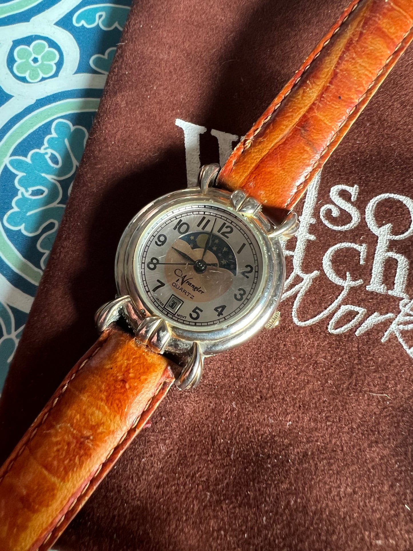 90’ ladies dainty moon-phase watch new battery B6