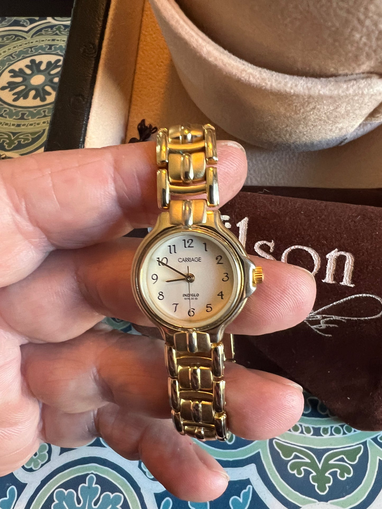 Ladies dainty, small vintage gold tone Carriage watch B8