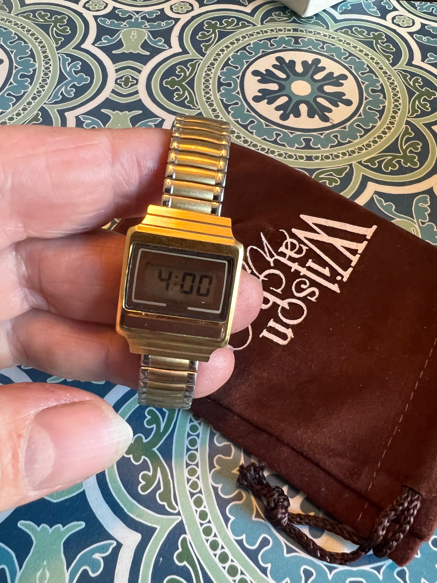 Vintage early 80’s gold tone Timex small dainty hipster digital watch B8