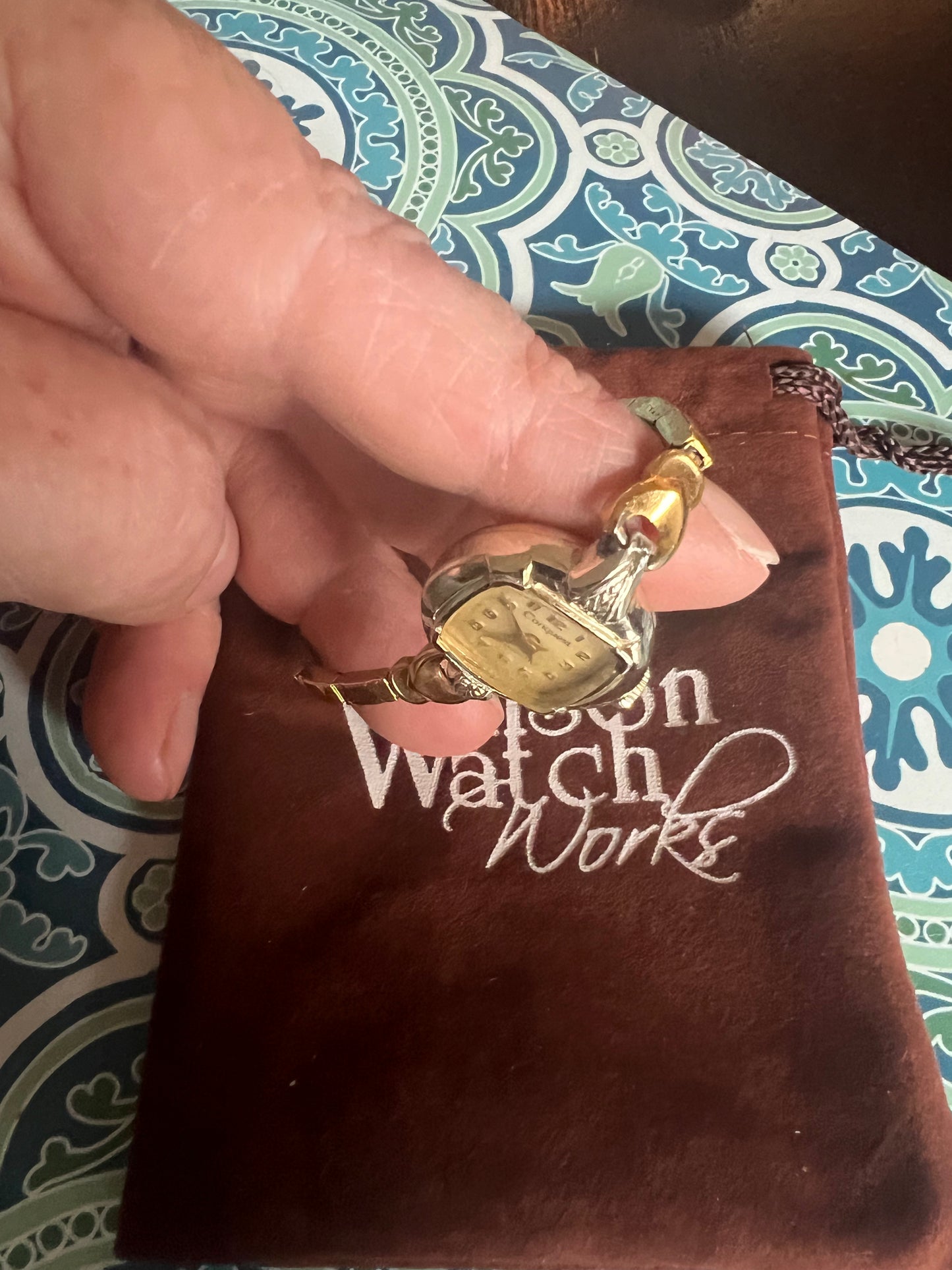 Ladies 1954 Conquest Swiss made dainty ladies watch B8