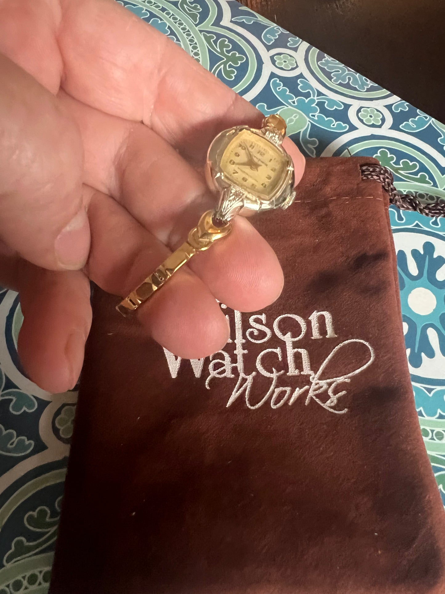 Ladies 1954 Conquest Swiss made dainty ladies watch B8