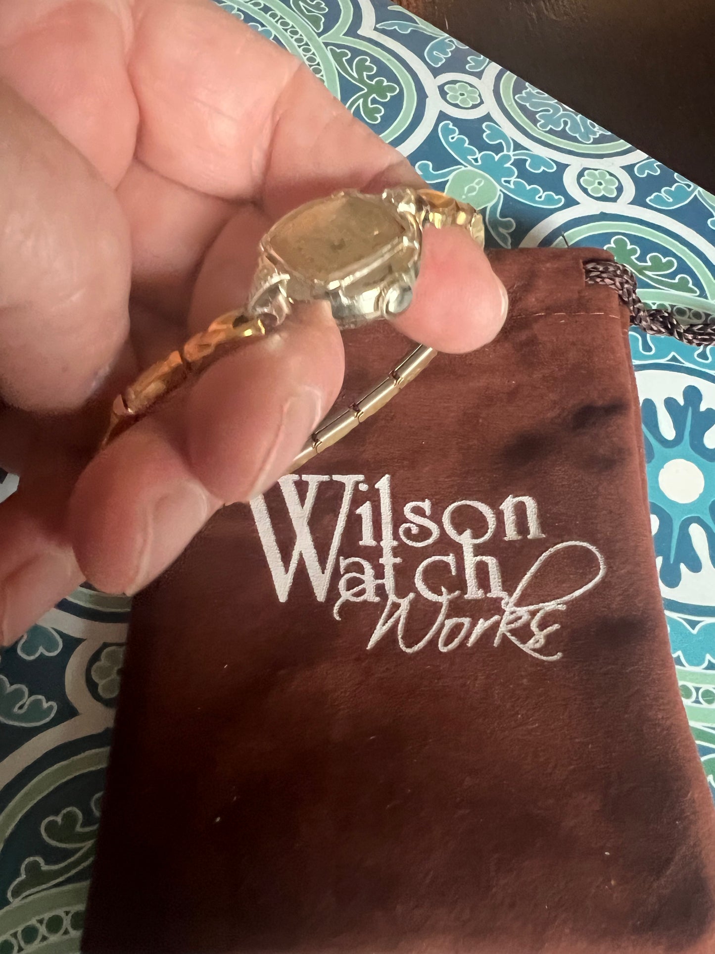 Ladies 1954 Conquest Swiss made dainty ladies watch B8