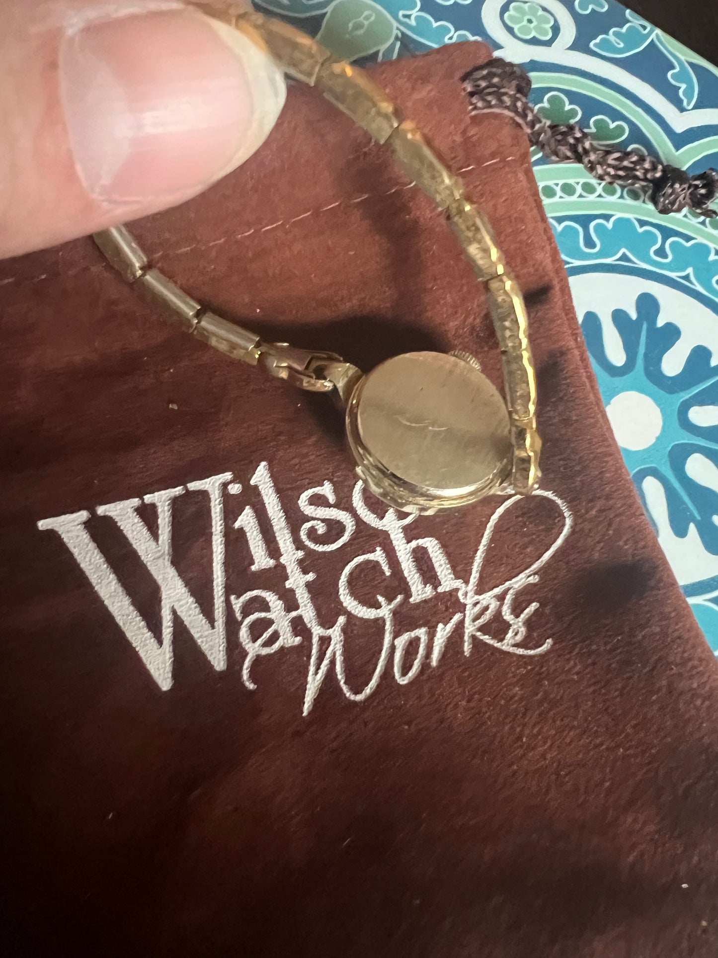 Ladies 1954 Conquest Swiss made dainty ladies watch B8