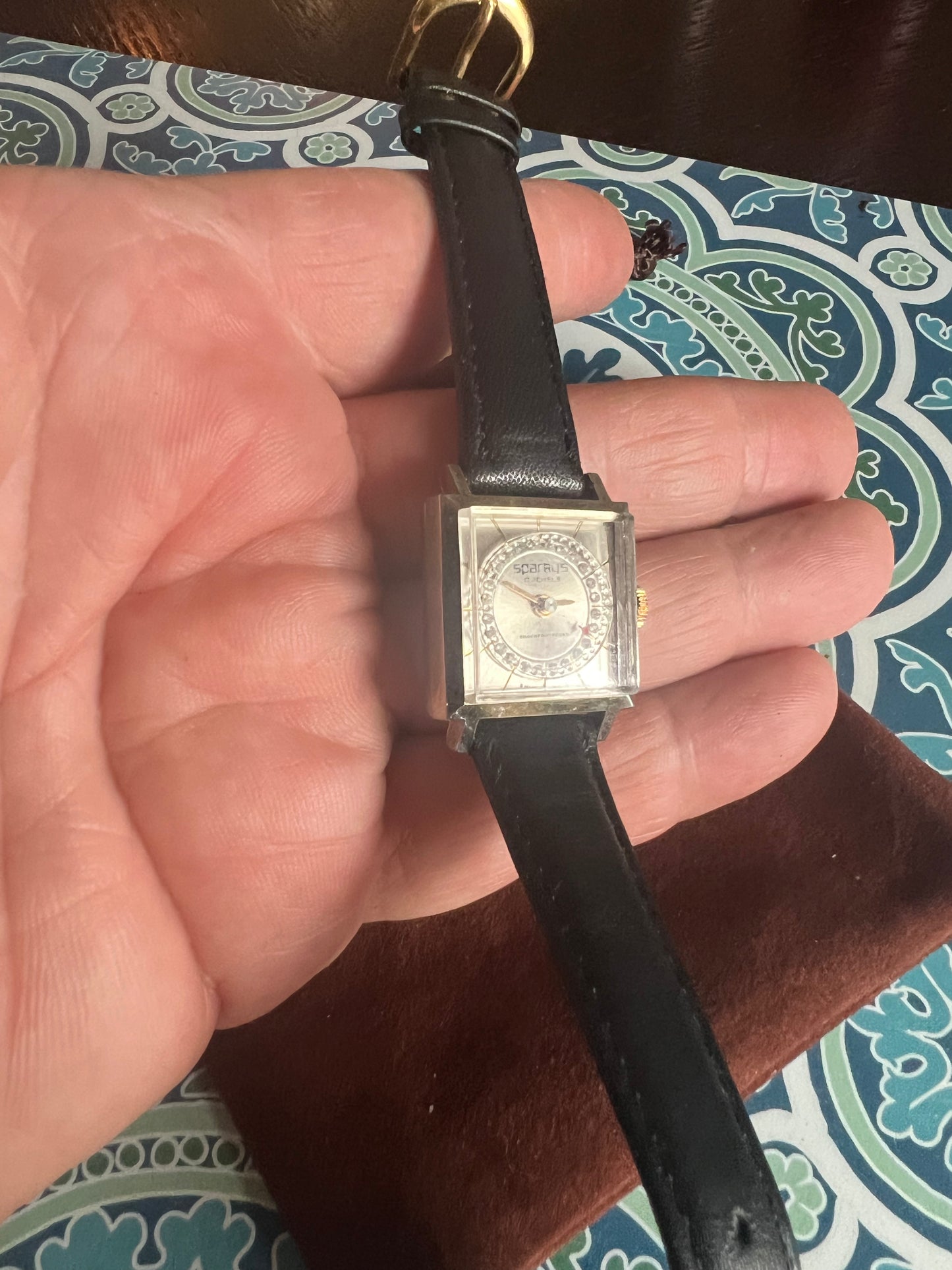 Ladies dainty Vintage Swiss winding unique watch B8