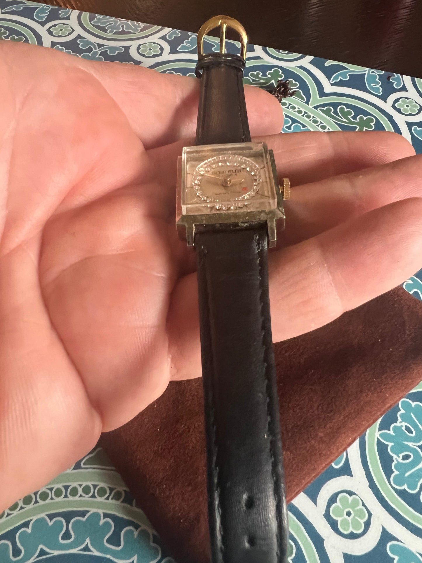 Ladies dainty Vintage Swiss winding unique watch B8