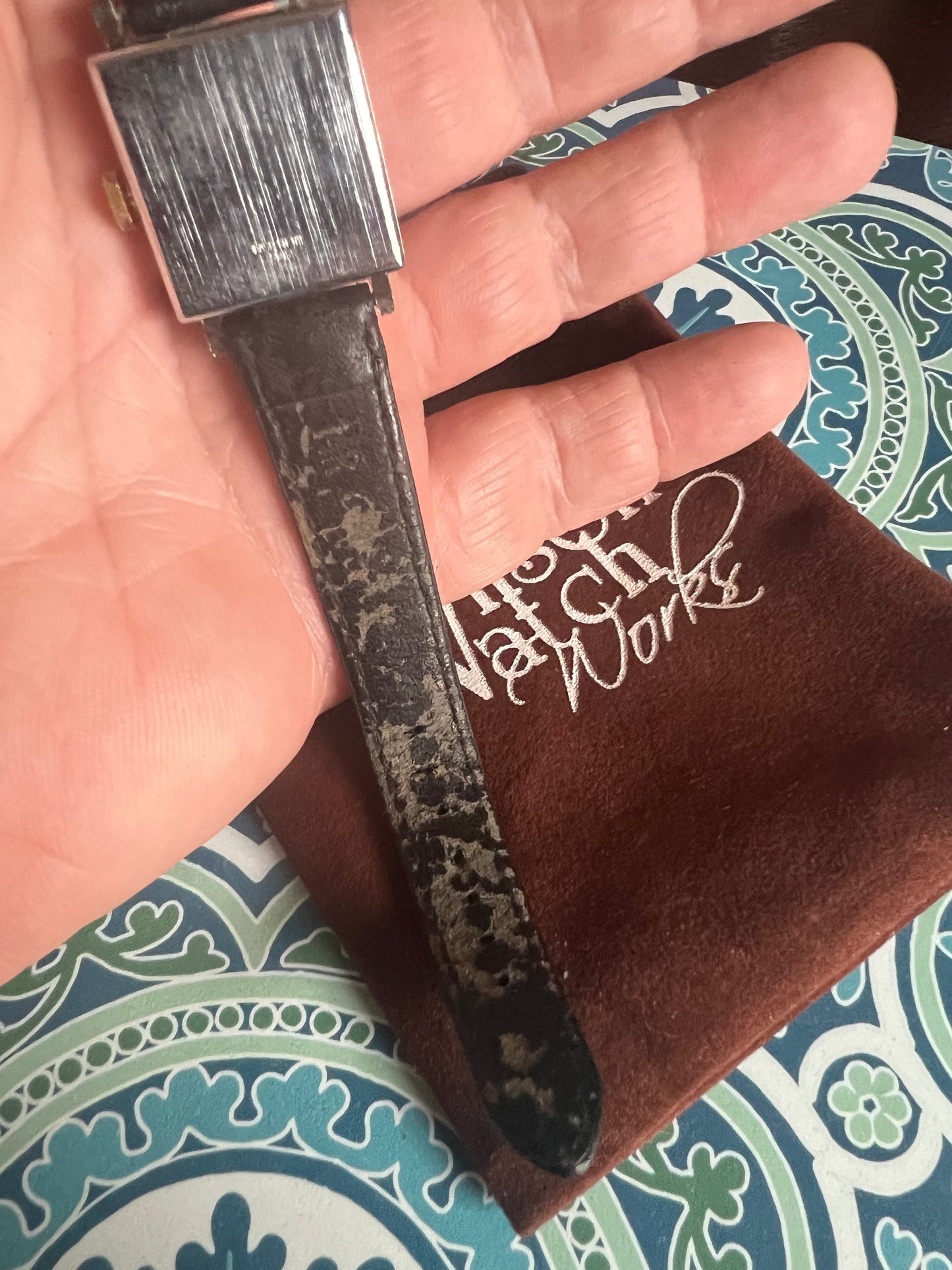 Ladies dainty Vintage Swiss winding unique watch B8