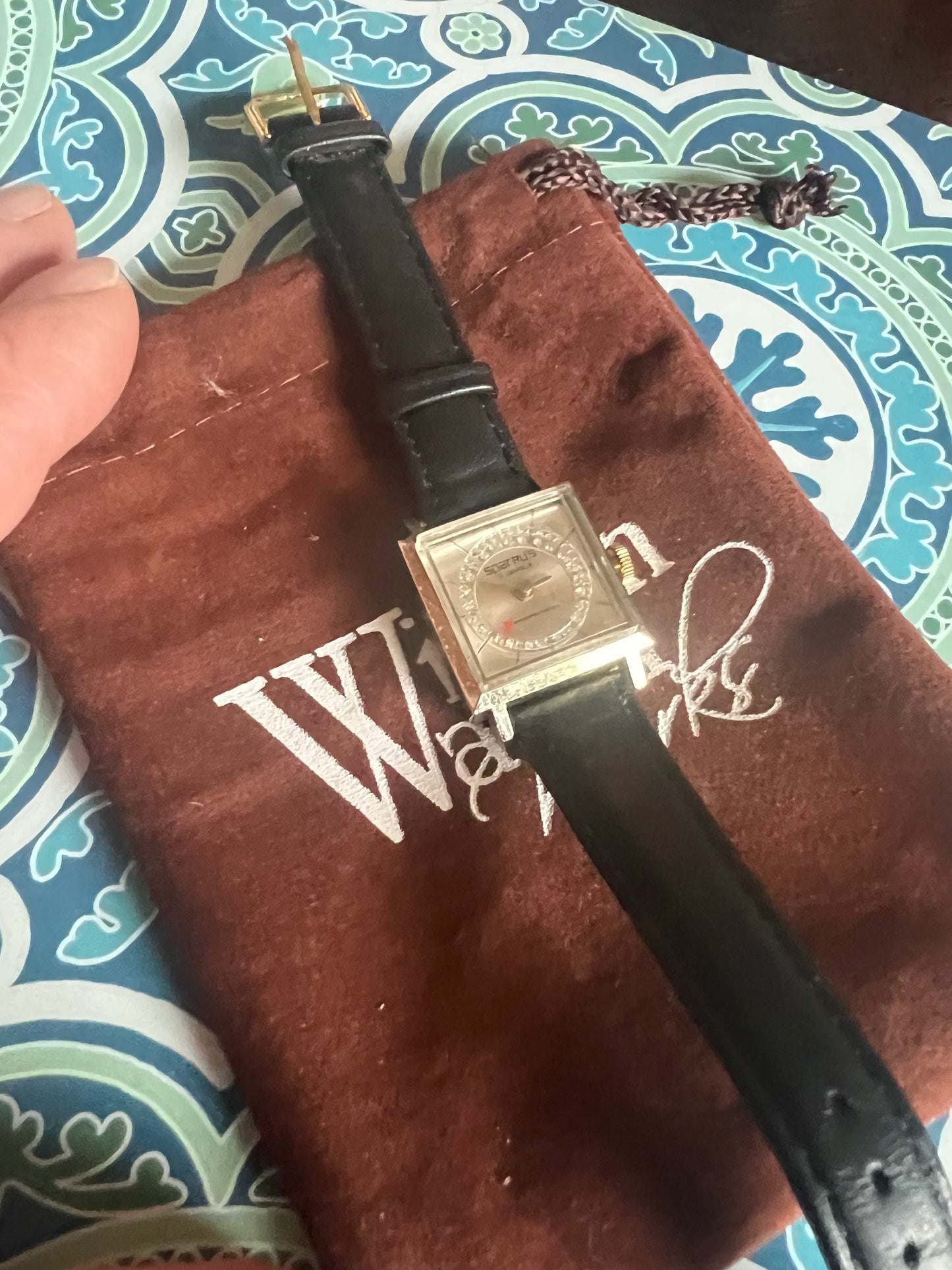 Ladies dainty Vintage Swiss winding unique watch B8