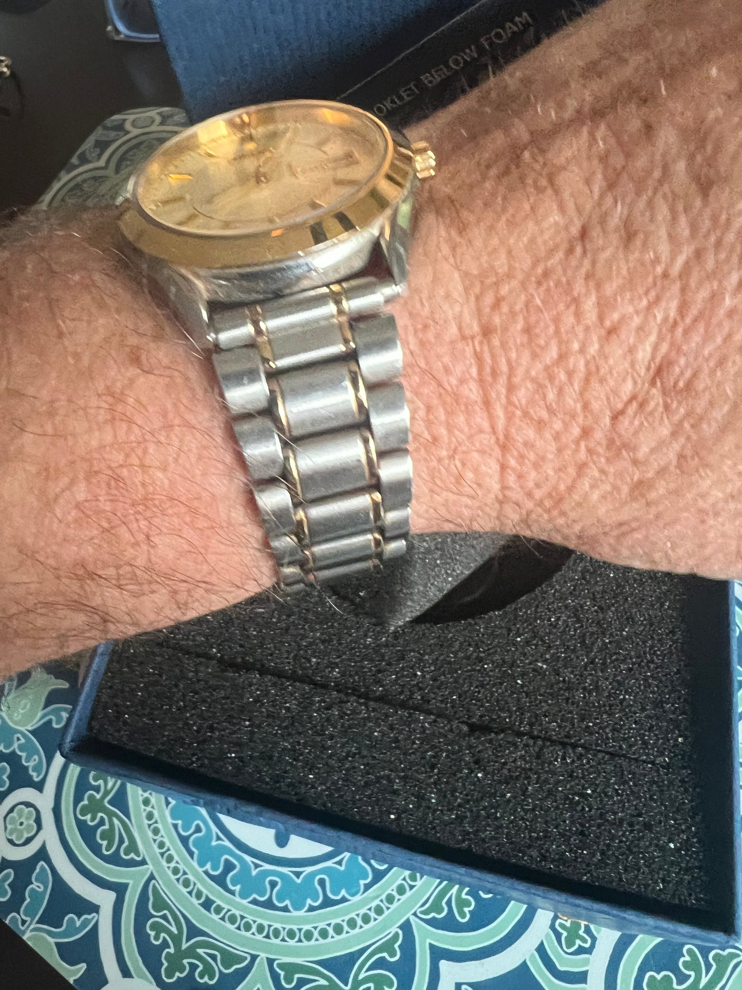 Men’s Seiko two-tone dress watch with box 7N43-8820. B8