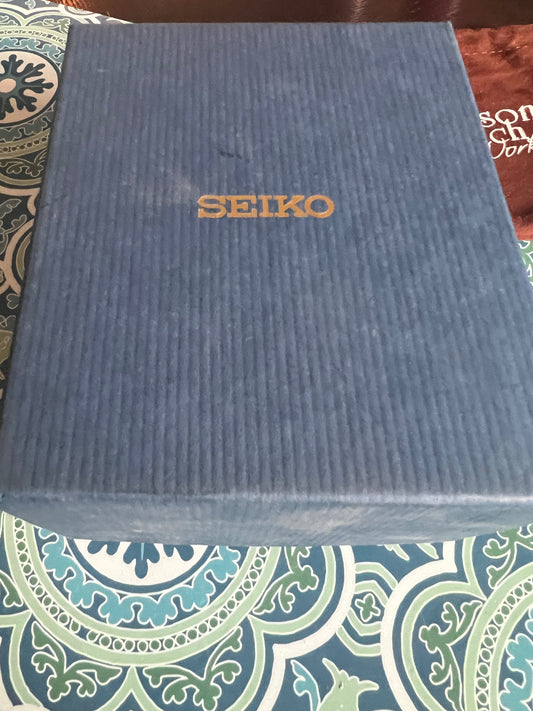 Men’s Seiko two-tone dress watch with box 7N43-8820. B8